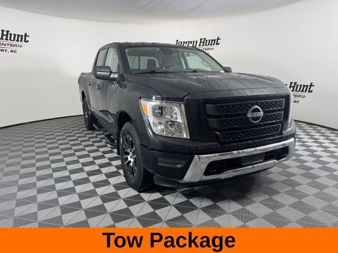 Used 2024 Nissan Titan SV w/ Accessory Utility Package image 5