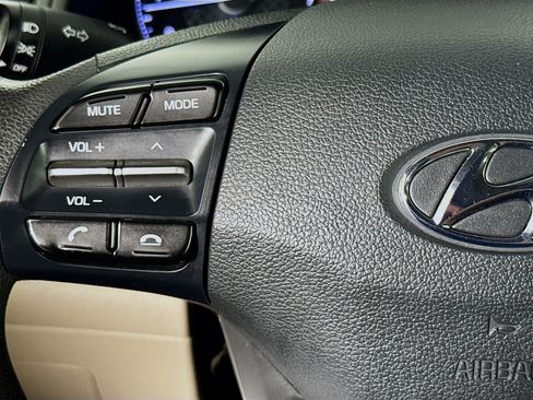 Used 2019 Hyundai Elantra SE FWD image 11