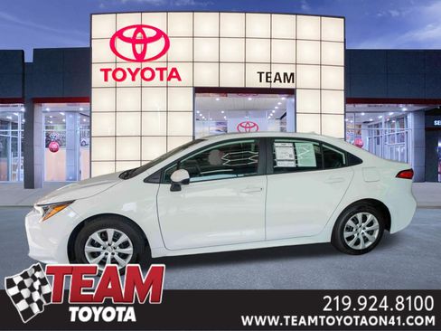 Used 2025 Toyota Corolla LE FWD image 1