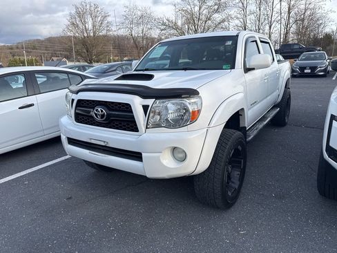 Used 2011 Toyota Tacoma 4x4 Double Cab w/ TRD Sport Pkg image 2
