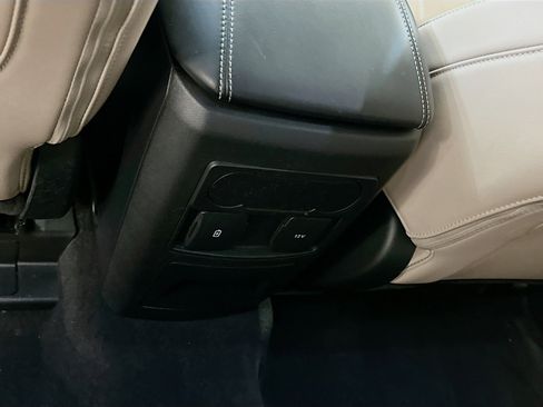 Used 2022 Ford Explorer XLT w/ Equipment Group 202A image 28