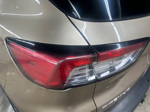 Used 2020 Ford Escape Titanium image 21