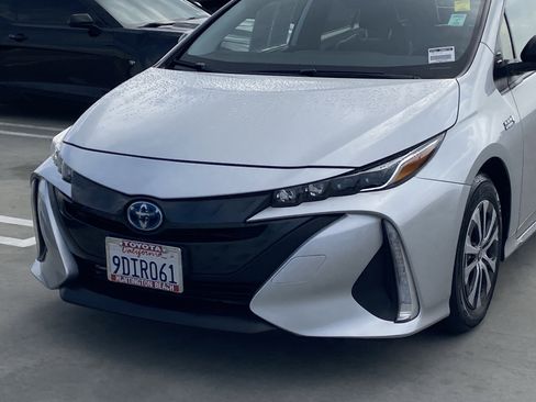 Used 2022 Toyota Prius Prime XLE FWD image 7