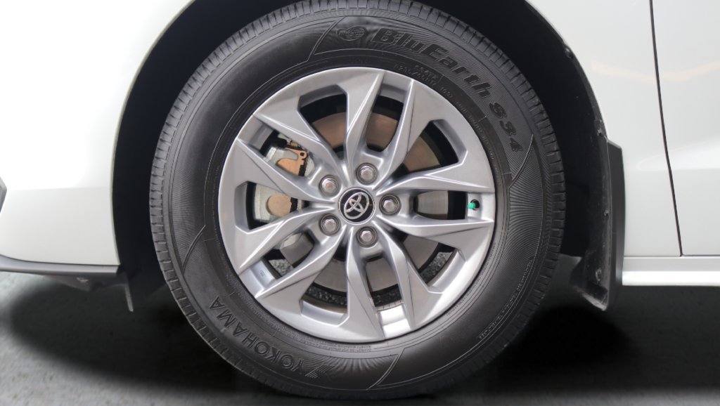 Certified 2026 Toyota Sienna XLE FWD image 30