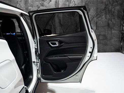 New 2026 Jeep Compass Latitude image 12