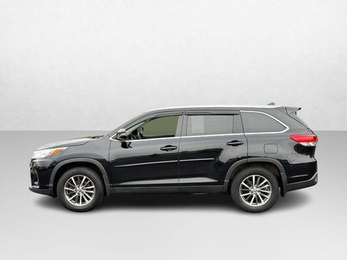 Used 2019 Toyota Highlander XLE AWD/4WD image 2