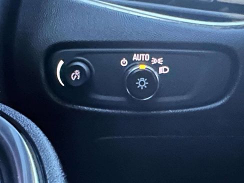 Used 2017 Chevrolet Malibu LT image 32