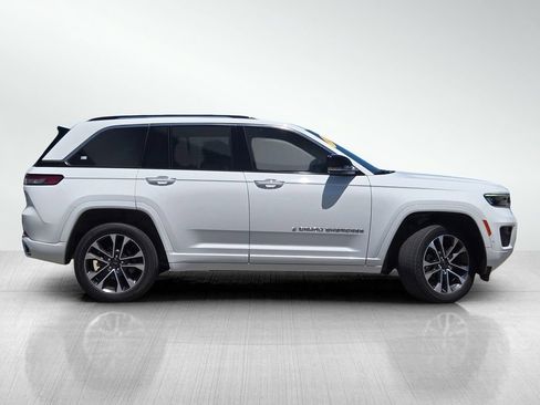 Used 2022 Jeep Grand Cherokee Overland w/ Luxury Tech Group IV AWD/4WD image 3