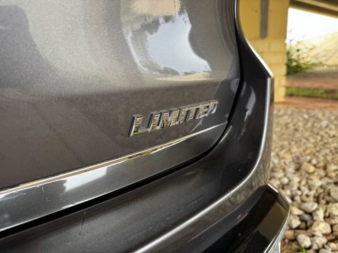 Used 2016 Toyota Highlander Limited image 22