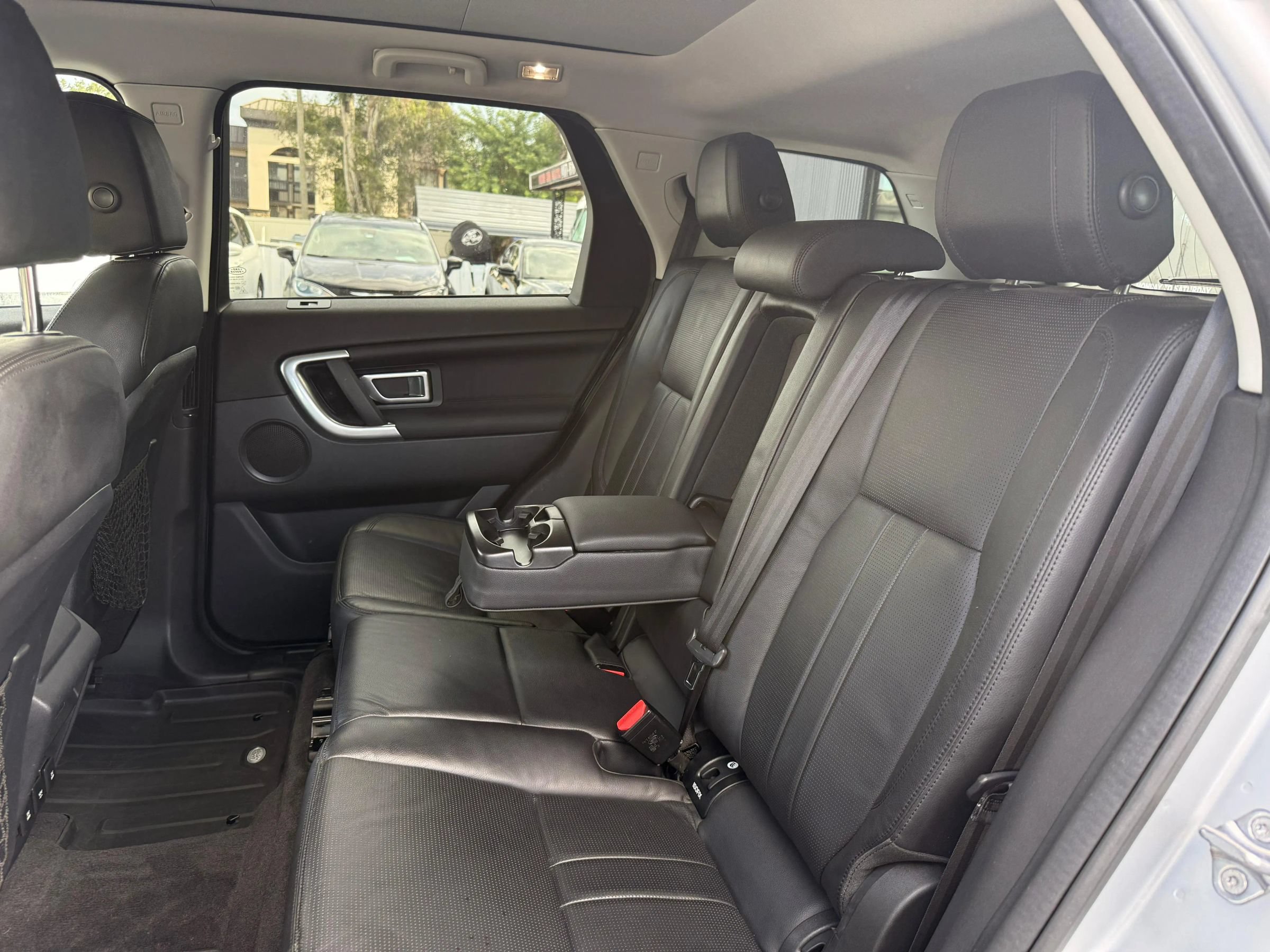 Used 2018 Land Rover Discovery Sport HSE AWD/4WD image 15
