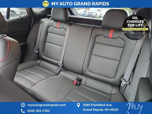 Used 2025 Chevrolet Trax RS FWD image 27