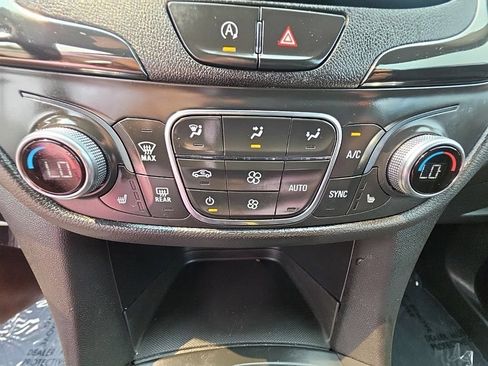 Used 2023 Chevrolet Equinox RS AWD/4WD image 17