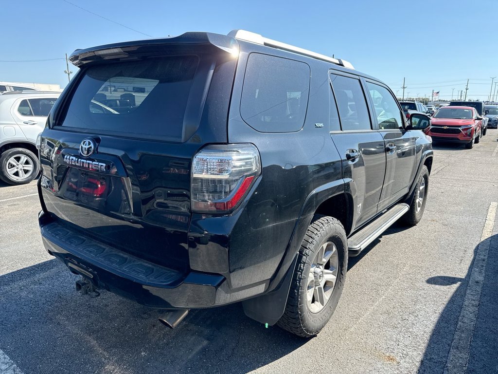 Used 2016 Toyota 4Runner SR5 AWD/4WD image 4