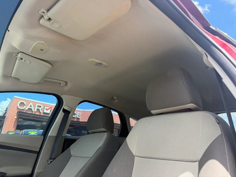 Used 2014 Ford Focus SE FWD image 9