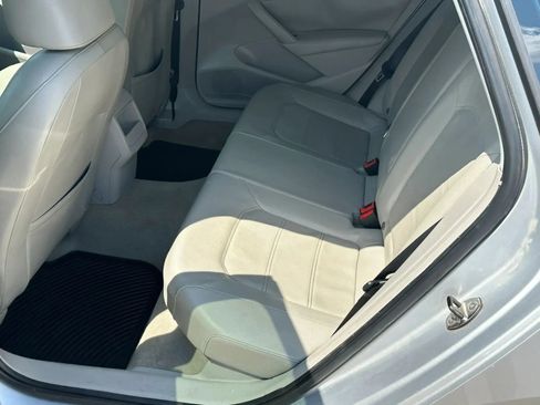 Used 2012 Volkswagen Passat 2.5 SE FWD image 5