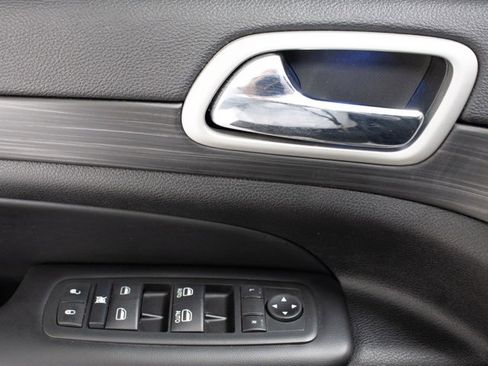 Used 2021 Jeep Grand Cherokee Laredo X image 10