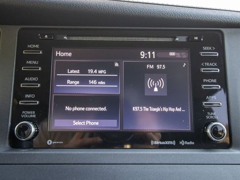 Used 2018 Toyota Sienna SE image 32