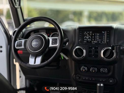 Used 2016 Jeep Wrangler Unlimited Rubicon image 19