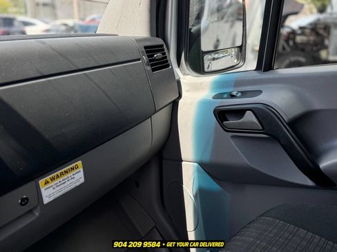 Used 2016 Mercedes-Benz Sprinter 2500 image 13