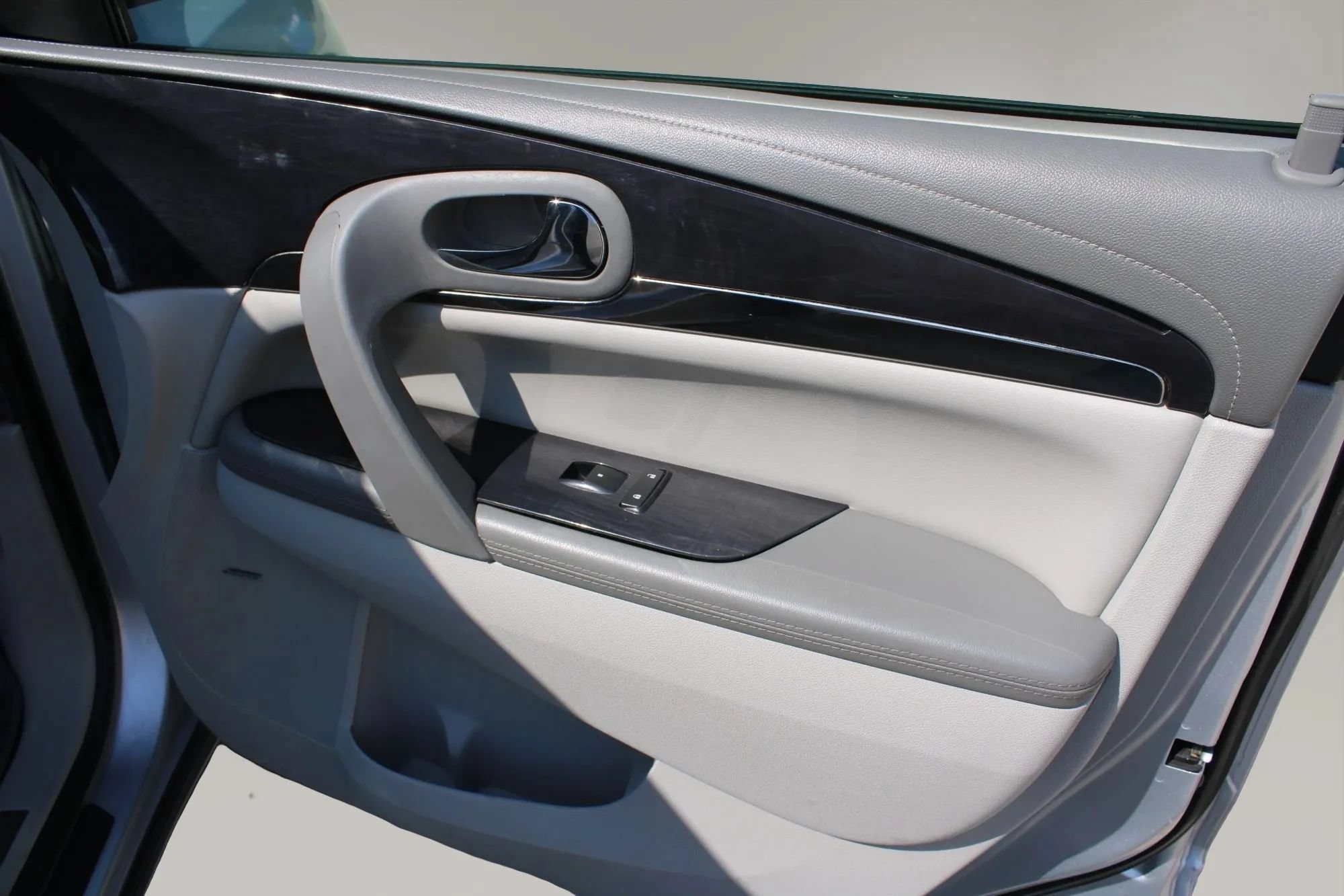 Used 2015 Buick Enclave Premium w/ Experience Buick Package FWD image 22