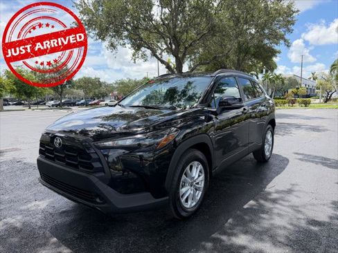 Used 2026 Toyota Corolla Cross LE FWD image 1