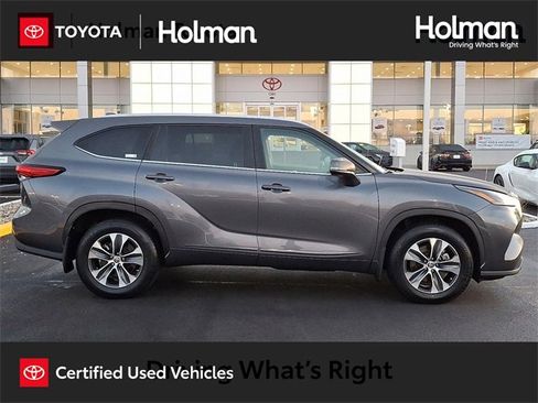 Certified 2023 Toyota Highlander XLE image 1