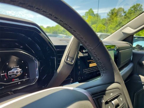 New 2025 GMC Sierra 1500 SLE w/ Preferred Package image 16