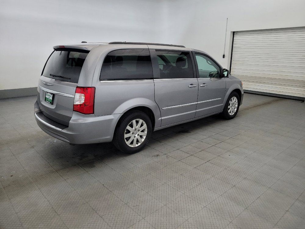 Used 2016 Chrysler Town & Country Touring FWD image 10