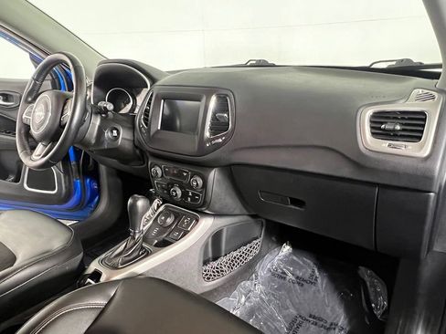 Used 2018 Jeep Compass Latitude w/ Popular Equipment Group AWD/4WD image 10