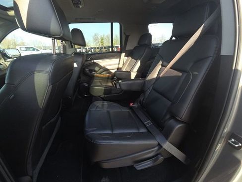 Used 2018 Chevrolet Suburban Premier image 21