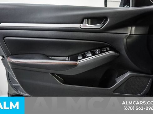 Used 2025 Nissan Altima 2.5 SR FWD image 51