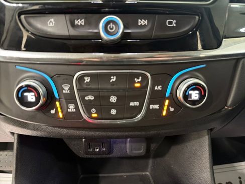 Used 2018 Chevrolet Traverse LT image 40