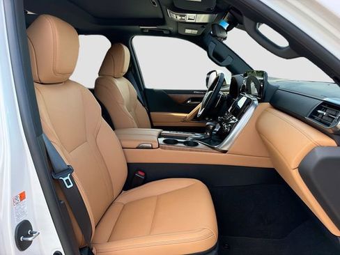 New 2026 Lexus LX 600 4WD w/ Luxury Package image 16