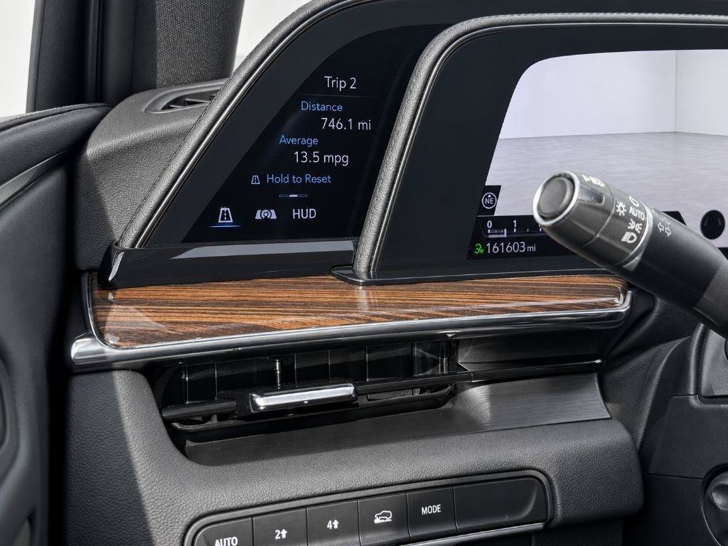 Used 2023 Cadillac Escalade ESV Premium Luxury AWD/4WD image 10