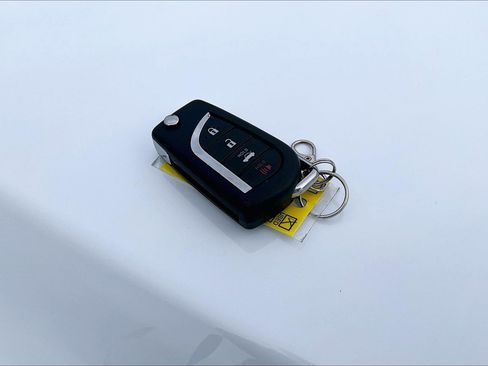 Used 2020 Toyota Camry LE image 38