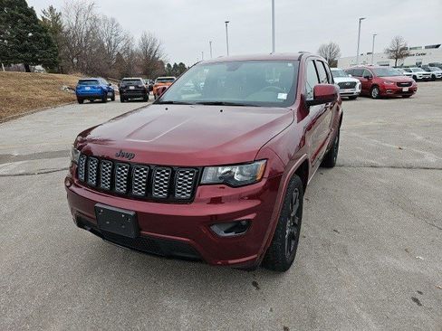 Used 2018 Jeep Grand Cherokee Altitude image 2