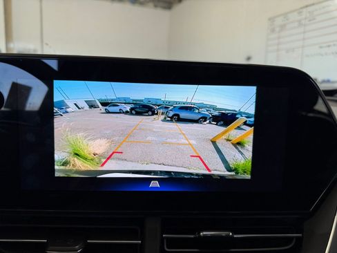 Used 2025 Chevrolet Trax LT image 17