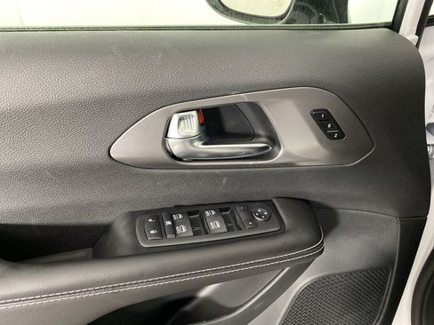 New 2026 Chrysler Pacifica Select AWD/4WD image 12