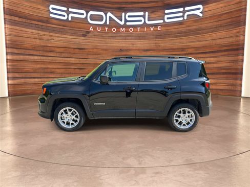 Used 2023 Jeep Renegade Latitude w/ Sun/Sound Group AWD/4WD image 2