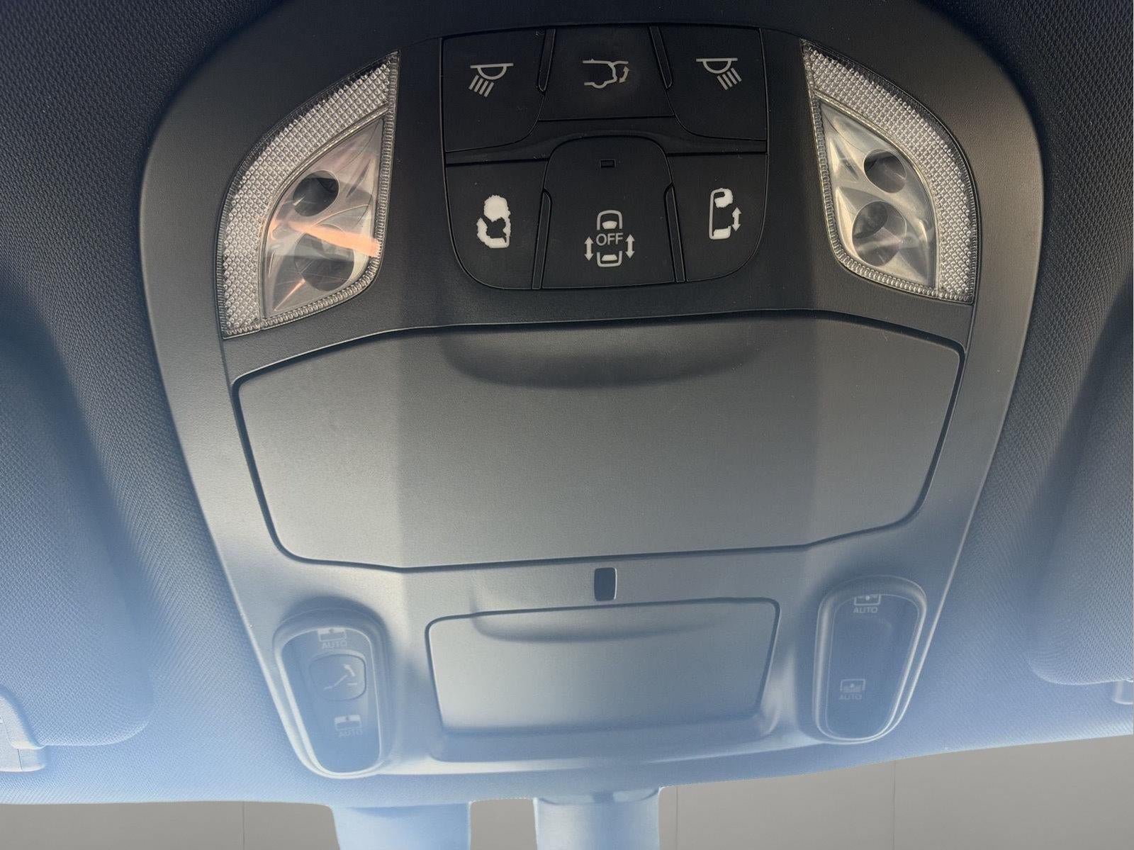 Used 2018 Chrysler Pacifica Touring-L Plus w/ Advanced Safetytec Group FWD image 15