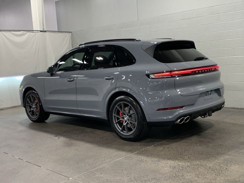 New 2026 Porsche Cayenne S image 3