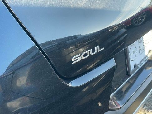 Used 2023 Kia Soul LX w/ LX Technology Package FWD image 26