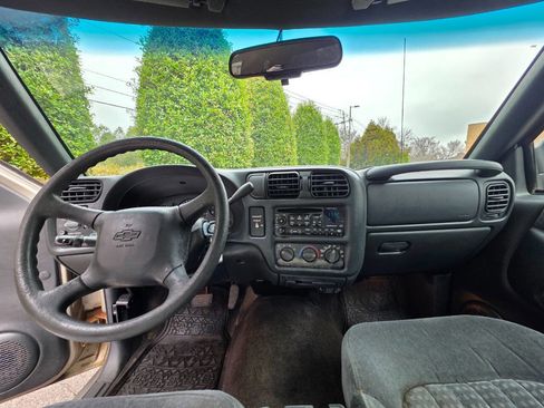 Used 2000 Chevrolet S10 Pickup LS w/ Preferred Equipment Group image 14