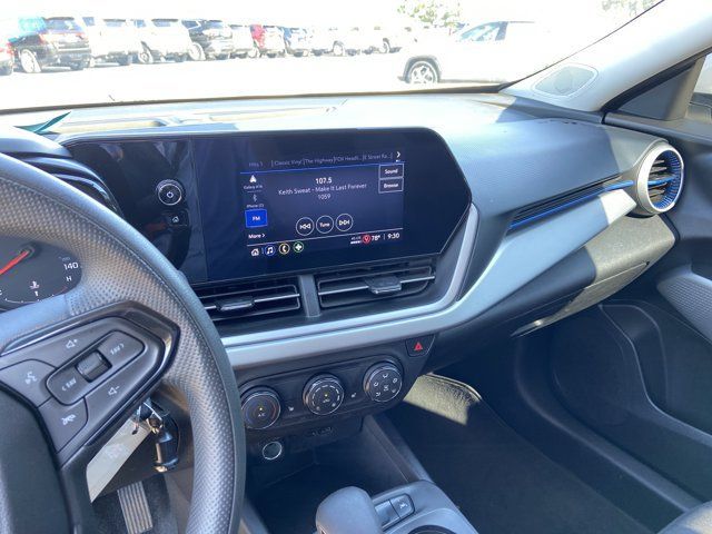 Used 2025 Chevrolet Trax LS w/ LS Convenience Package FWD image 23