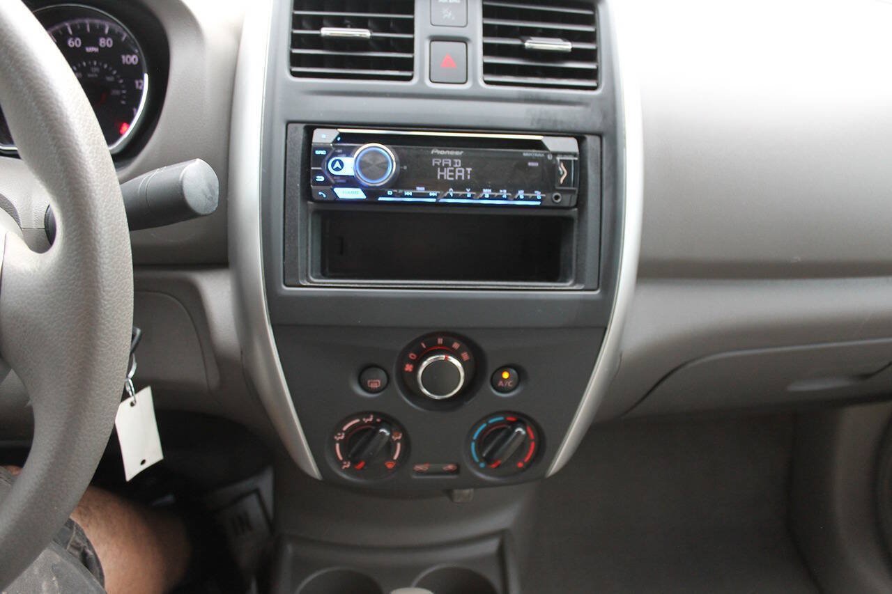 Used 2015 Nissan Versa SV FWD image 33