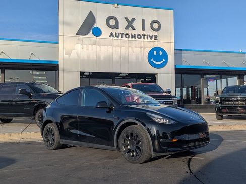 Used 2022 Tesla Model Y Long Range image 1