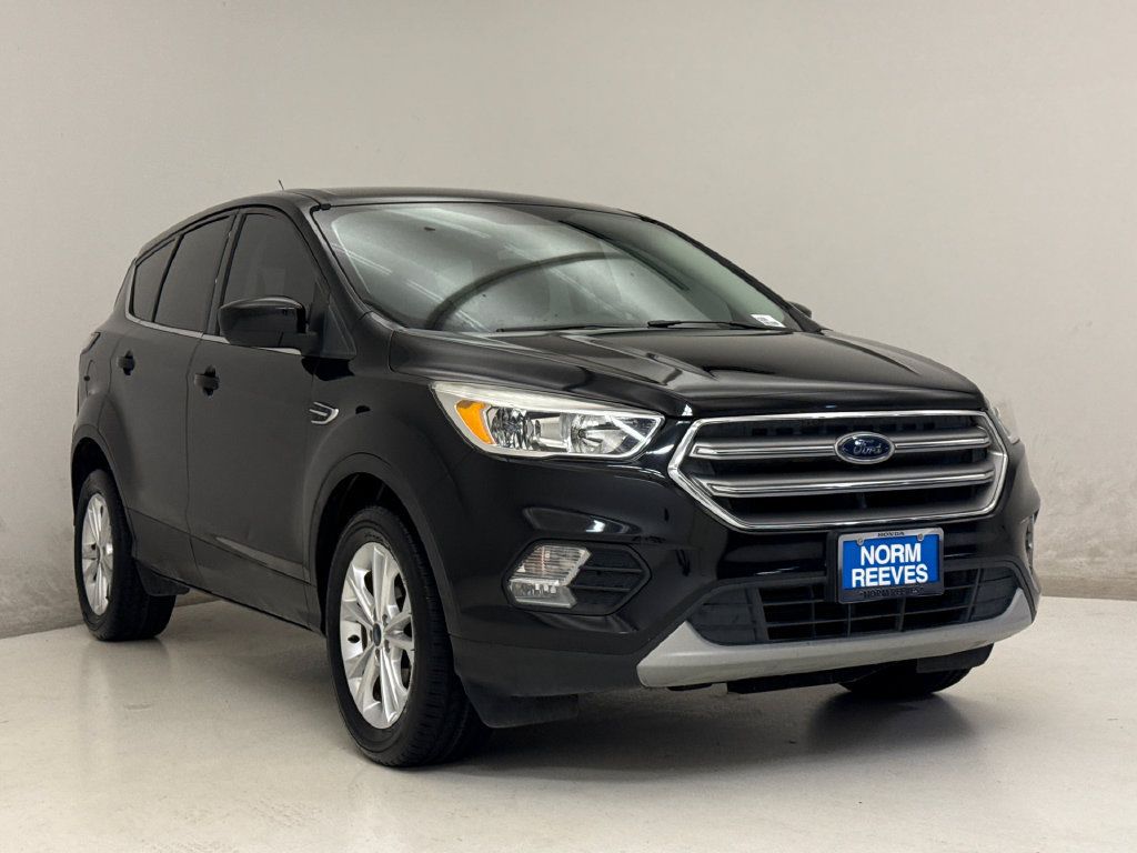 Used 2017 Ford Escape SE FWD image 4