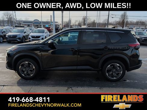 Used 2024 Nissan Rogue SV image 4