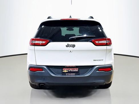 Used 2017 Jeep Cherokee Sport image 6