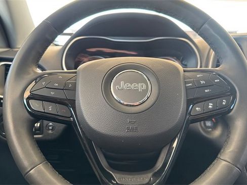 Used 2023 Jeep Cherokee Altitude Lux image 35